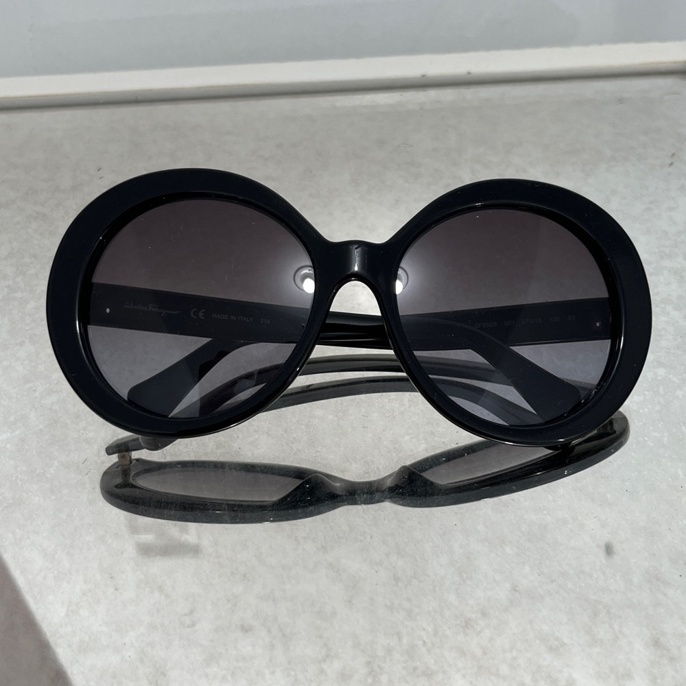 Ferragamo sunglasses - Picture 2 of 7